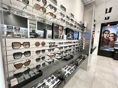 Sunglass Hut Wauwatosa .